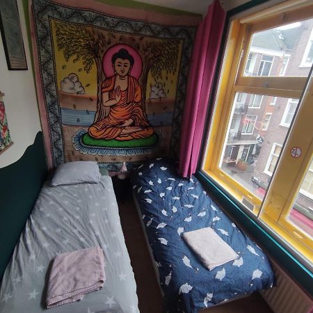 Michelle, Not For Parties, Not A Hotel, Room With Shared Bathroom, No Kitchen Amsterdam Exterior photo