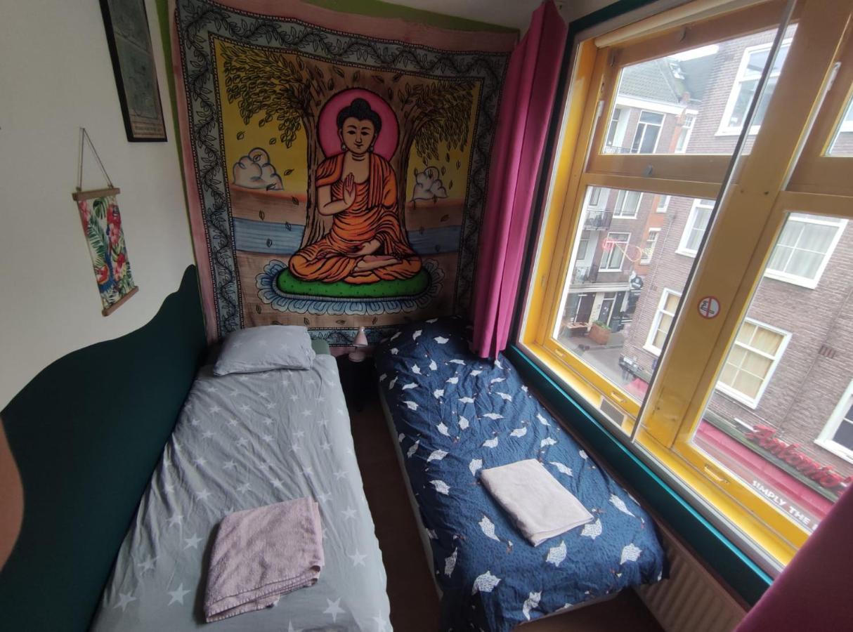 Michelle, Not For Parties, Not A Hotel, Room With Shared Bathroom, No Kitchen Amsterdam Exterior photo