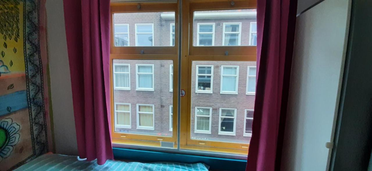 Michelle, Not For Parties, Not A Hotel, Room With Shared Bathroom, No Kitchen Amsterdam Exterior photo